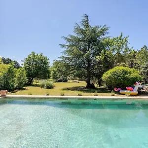 https://jolie-maison-en-plein-cur-du-lubron.fr-provencehotel.com